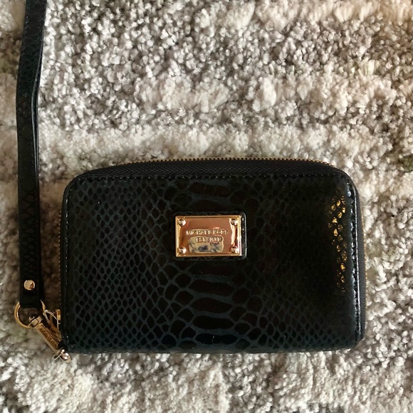 Michael Kors Handbags - Michael Kors black snake skin print wristlet with cold lining.